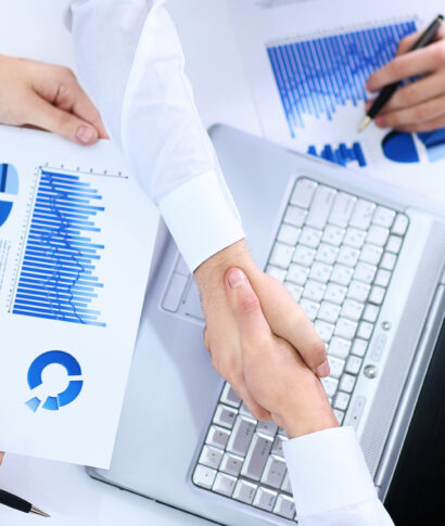 close up. financial partners shaking hands. business concept .